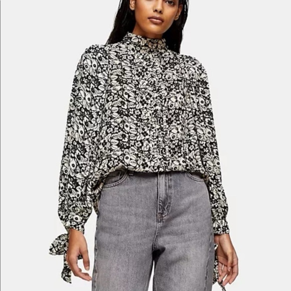 TOPSHOP Pintuck Drama Sleeve Blouse Ivory & Black w/ Button Neck & Tie Sleeves 4